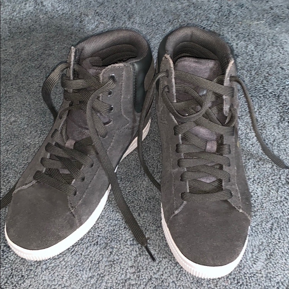 Hightop Puma Sneakers heels